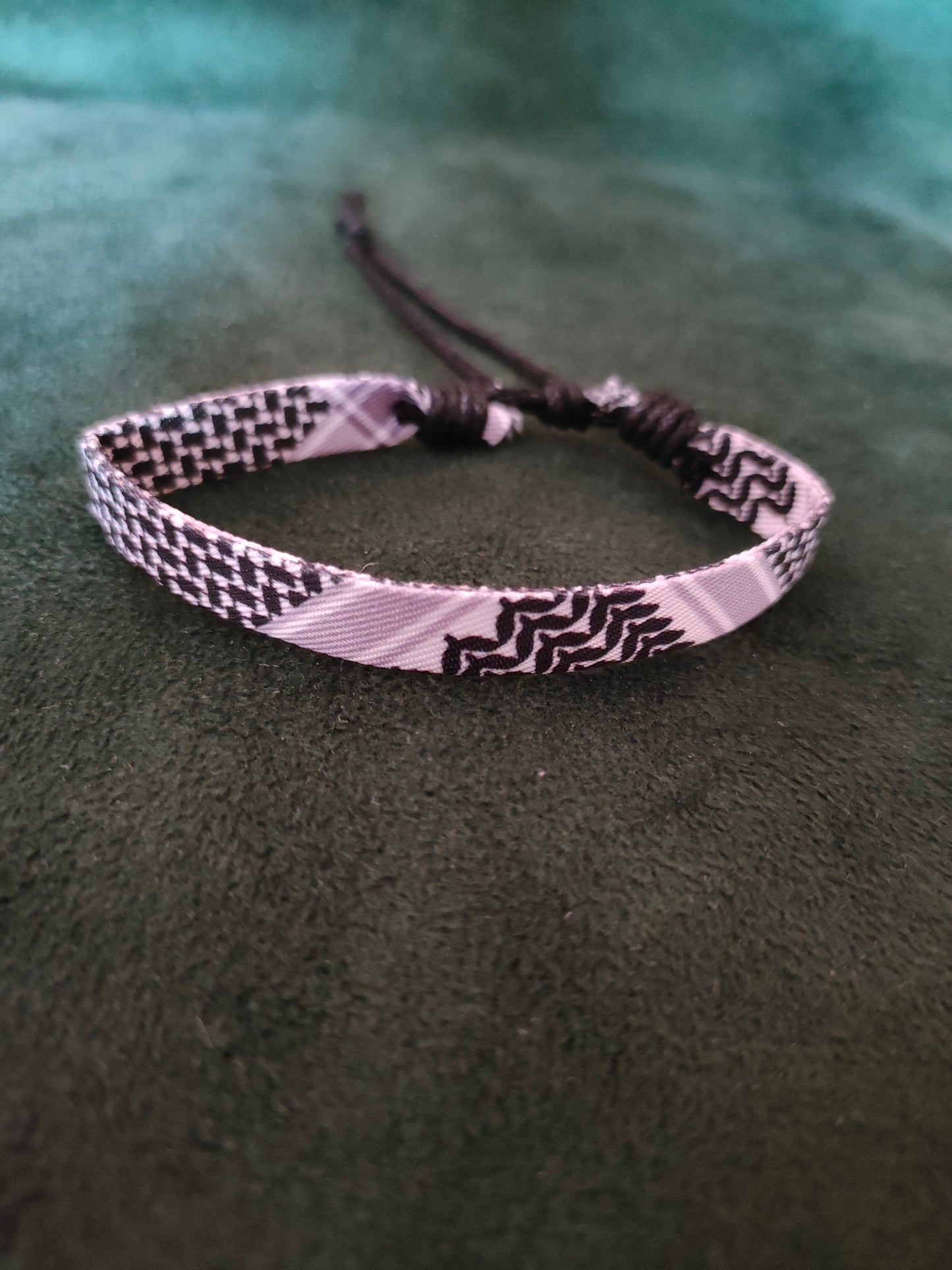 Bracciale in tessuto con motivo kefiah