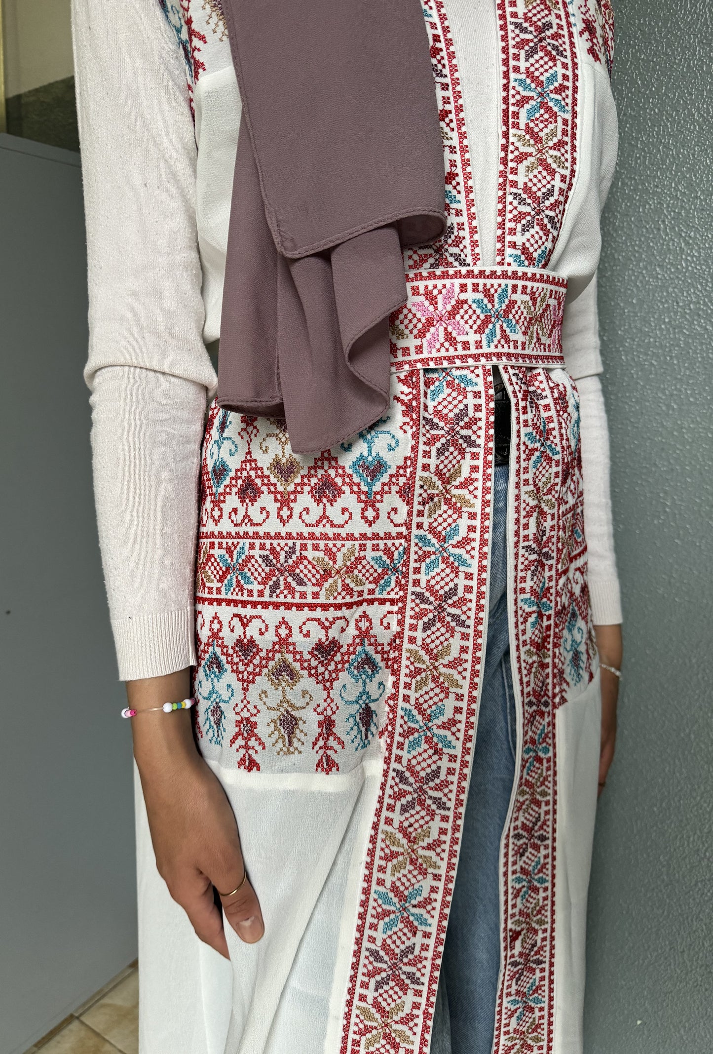 Gilet lungo bianco con tatriz rosato