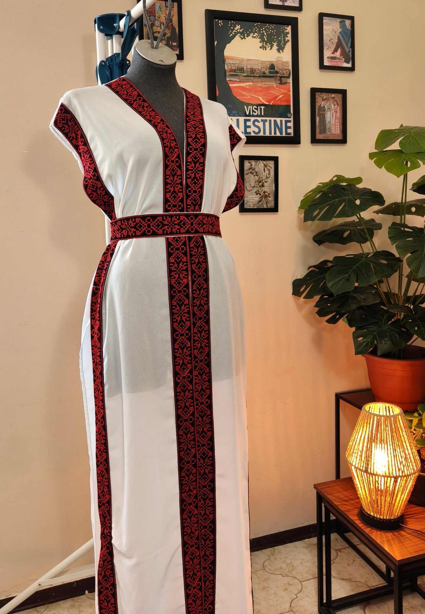 Gilet bianco tatreez rosso