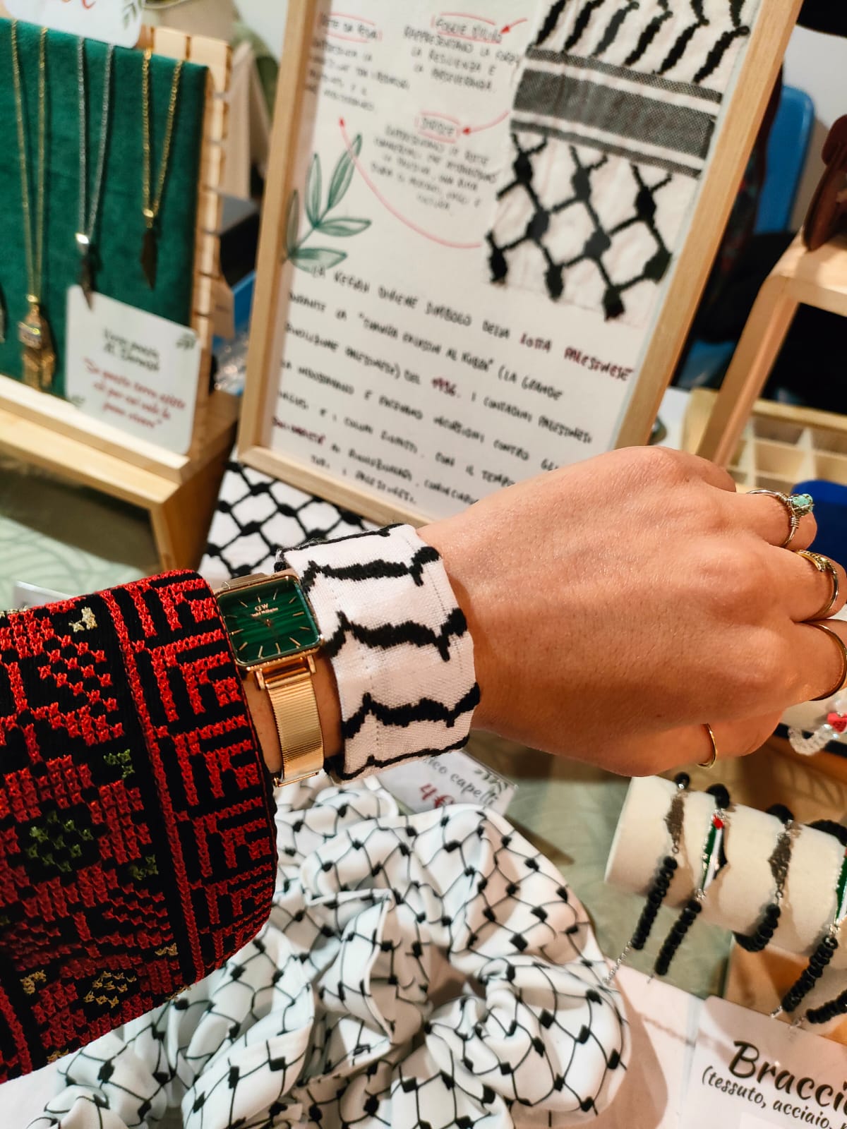 Fabric bracelet with keffiyeh motif