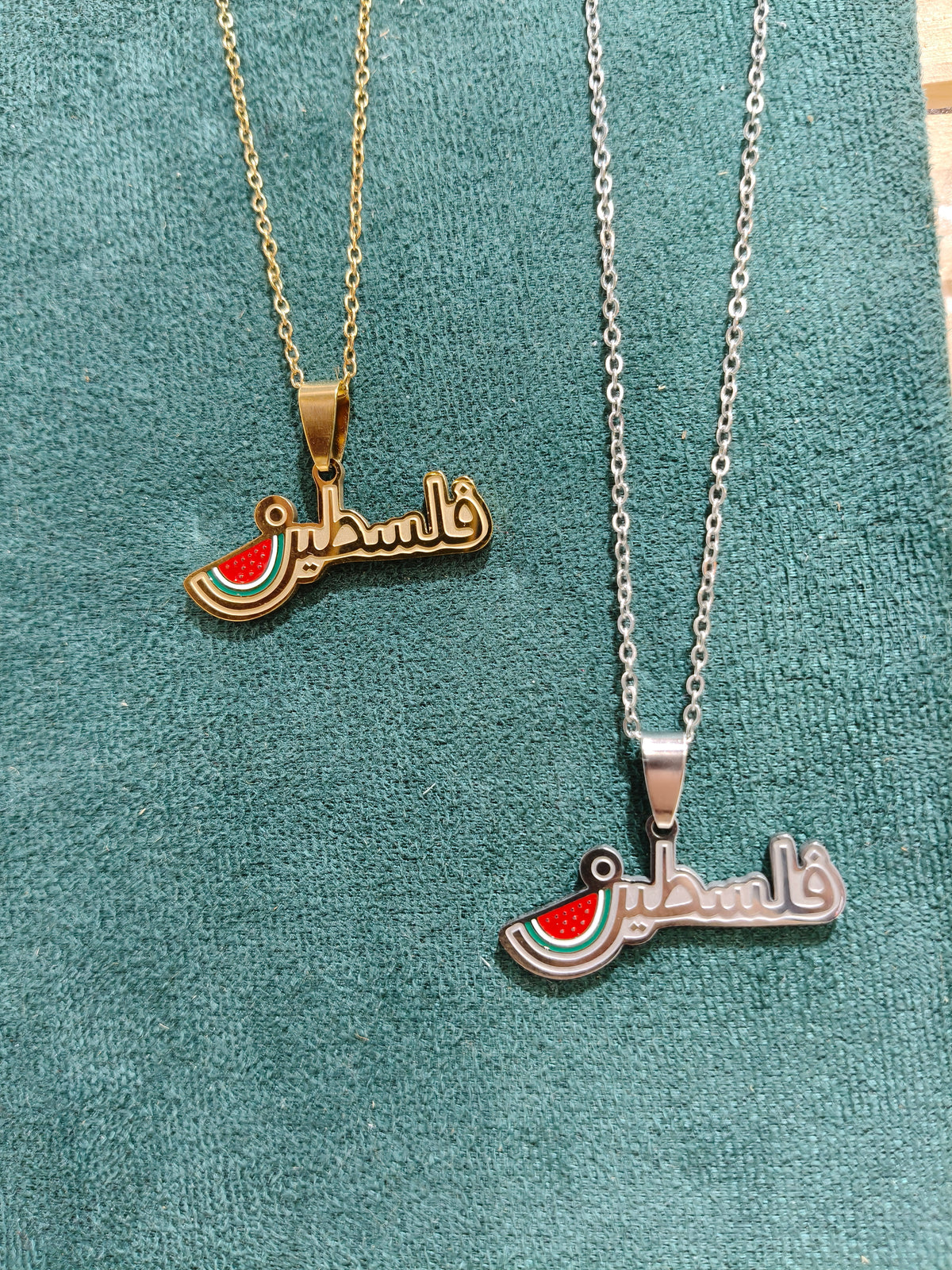 Collana con scritta "Palestina"