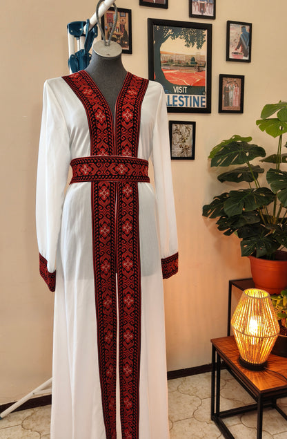 Kimono bianco tatreez rosso