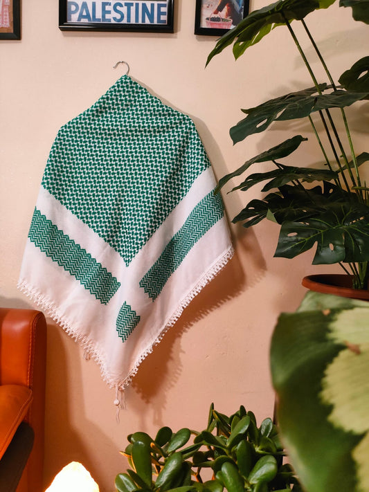 Kefiah verde a sfondo bianco